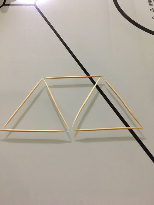 巧移牙签 两根变三角形的智慧游戏