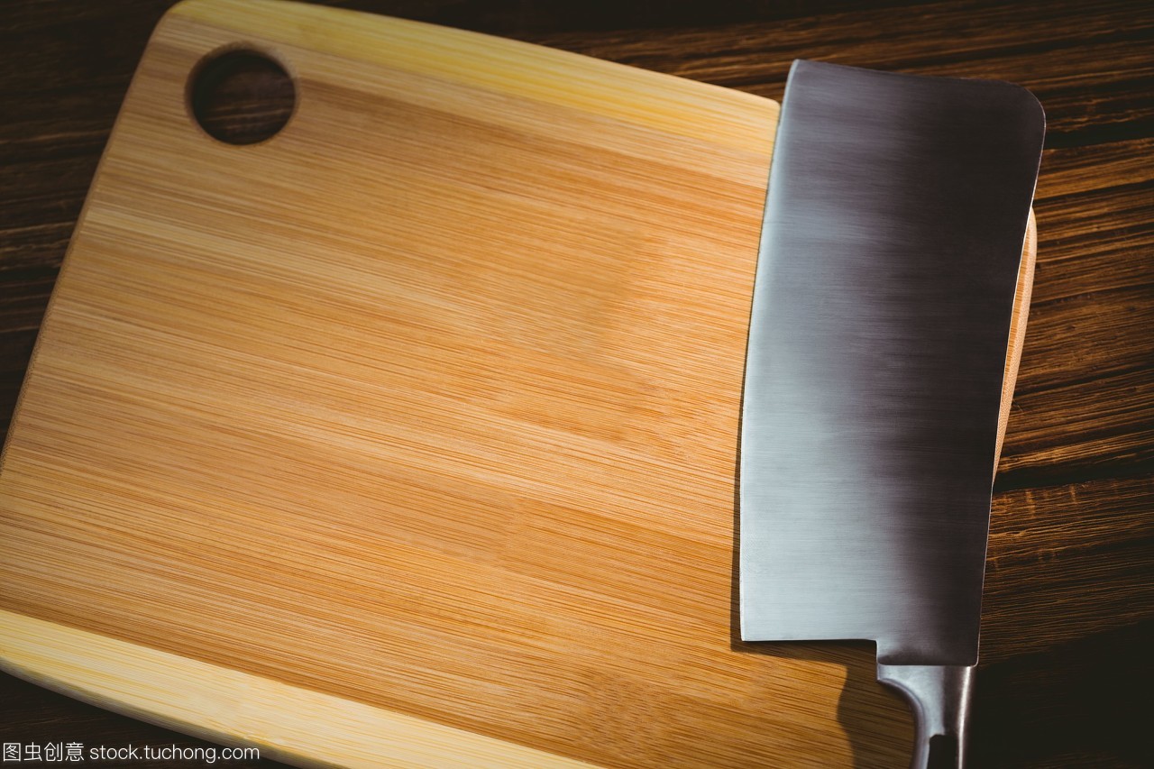 使用大刀切菜板的注意事项与技巧